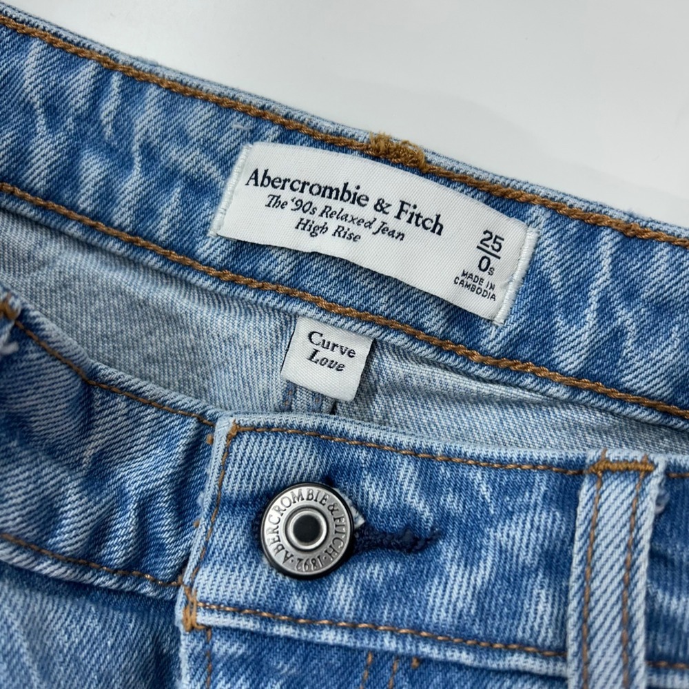 Abercrombie & Fitch Curve Love 90s Relaxed High Rise Jeans Blue Women's 25 Short - Picture 2 of 8